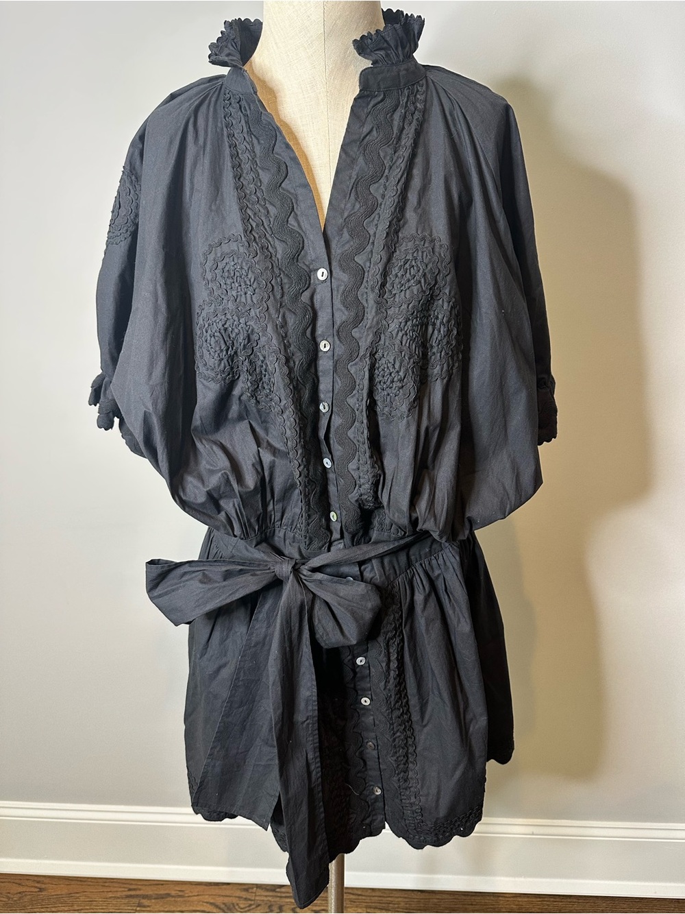 Juliet Dunn Black Embroidered Button-Front Mini Dress with Tie Waist